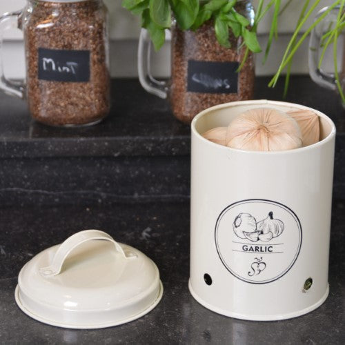 Stylish garlic storage tin with ventilation holes, keeping cloves fresh and accessible in any kitchen. Dimensions: 12x12x17cm.