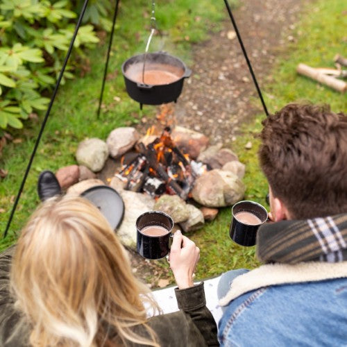 Stylish enamel mug with vintage charm, perfect for outdoor adventures and enjoying hot drinks.