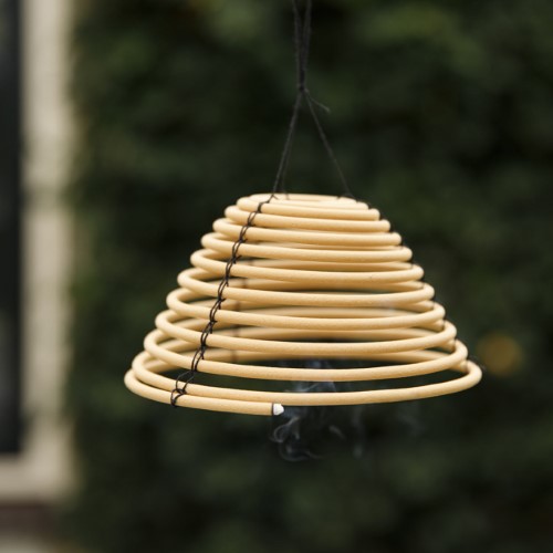 Hanging citronella coil (16x11cm) designed to repel mosquitoes with a soothing aroma, providing 22 hours of outdoor protection.