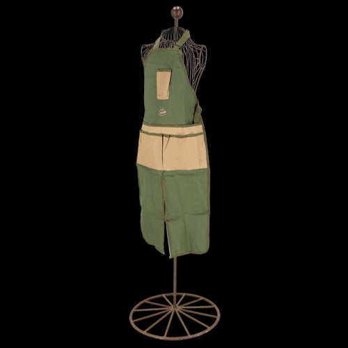 Stylish garden apron with split, featuring adjustable straps and spacious pockets for tools, offering comfort and protection.