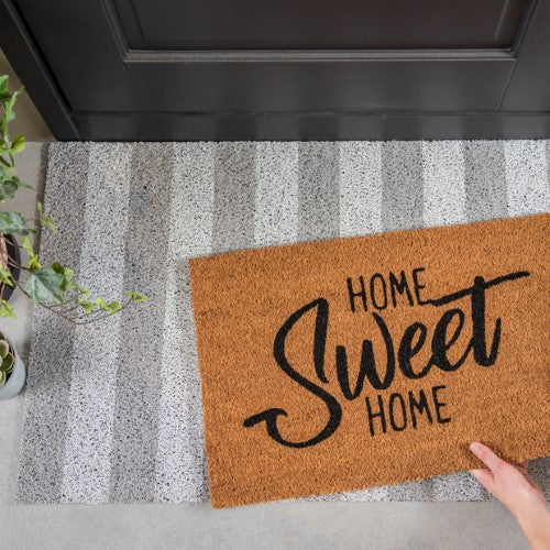 Stylish striped anti-slip doormat (90x60cm) in durable PVC, ideal for indoor/outdoor use, capturing dirt and moisture effectively.