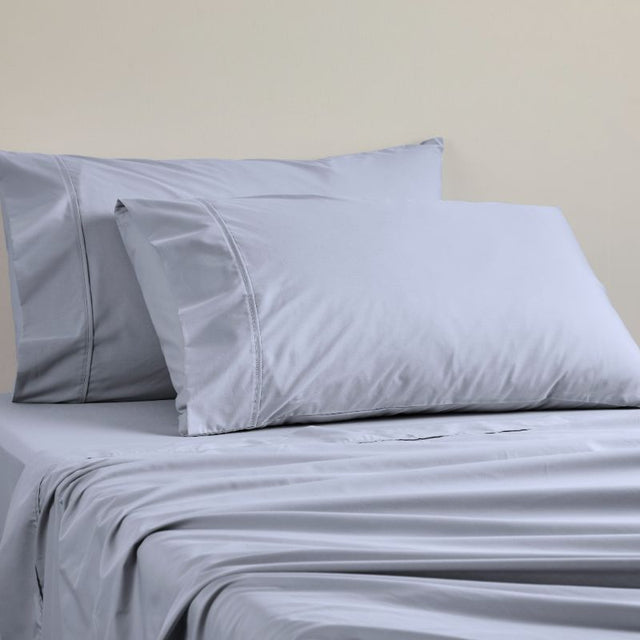 Queen sheet set in denim with 300 TC, crafted from breathable cotton for comfort and durability, includes fitted sheets and pillowcases.