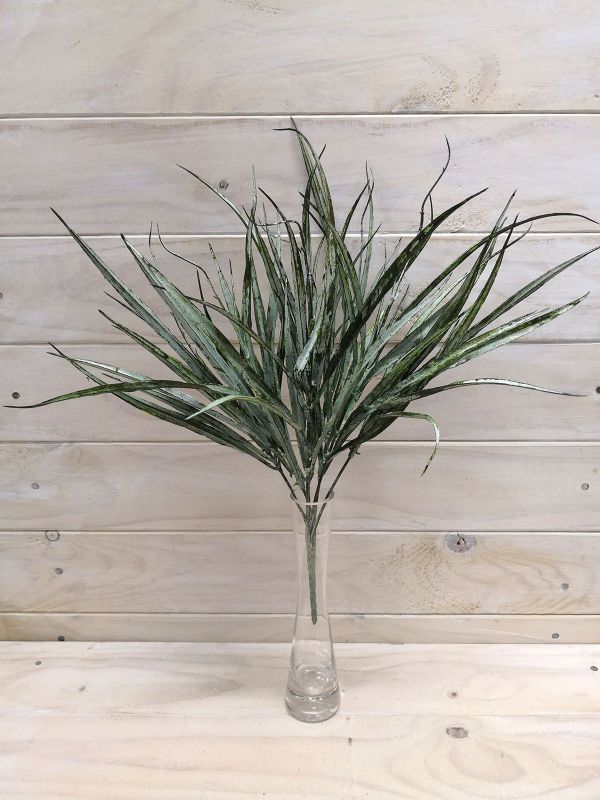Lifelike Rustic Grass Bush, ideal for home decor, offers vibrant, maintenance-free greenery for any space.