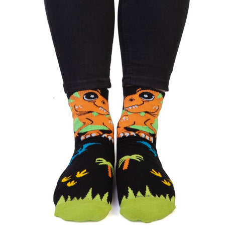 Cozy 20cm T-Rex socks featuring playful designs, anti-slip "BITE ME" print, perfect for dinosaur lovers.