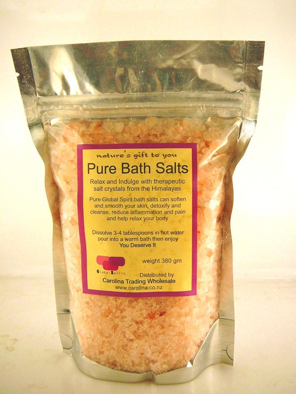 Set of 5 Himalayan salt crystal chips for soothing baths, promoting relaxation, detoxification, and skin enhancement.