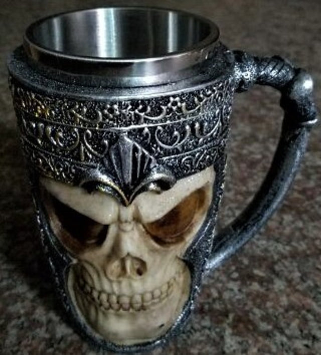 Gothic skull-shaped tankard, 16cm tall, perfect for edgy drinkware or decor, ideal for themed parties and gifts.