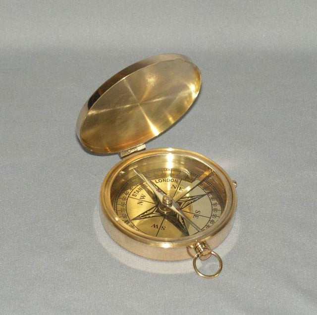 Antique-style 36mm brass pocket compass, perfect for adventurers and collectors, combines utility with vintage elegance.