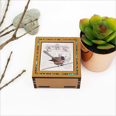 Small Vintage Fantail trinket box in New Zealand veneer, ideal for jewelry and keepsakes, features nature-inspired design.