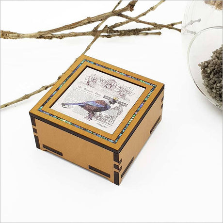 Small Vintage Tui trinket box made of NZ veneer, decorated with a beautiful tui print, ideal for storing keepsakes.