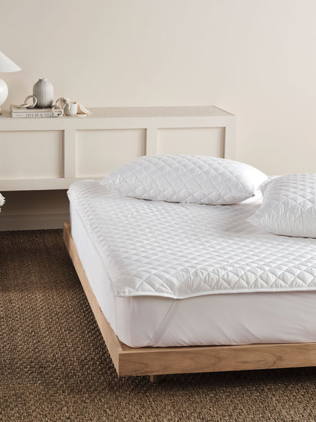 Comfy mattress protector for Queen beds, featuring soft polyester fill and breathable microfiber cover for comfort and protection.