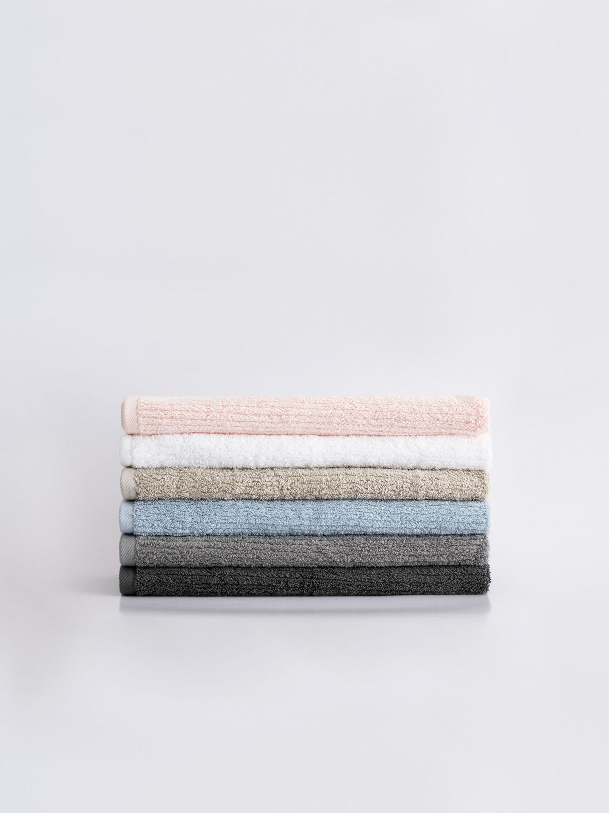 Reed Hand Towel by Savona in Charcoal, made of soft 550 GSM cotton, offers luxury and quick-drying functionality for bathrooms.