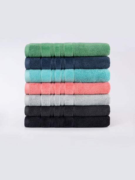 Black Selene Bath Towel by Savona, made of soft 550 GSM cotton with a velour striped hem, 69x137 cm, ultra-absorbent and luxurious.