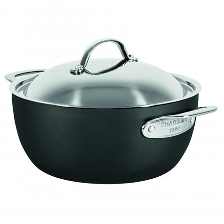 Chasseur 26cm Hard Anodised Casserole with Lid, featuring a non-stick surface, ideal for soups, stews, and casseroles.