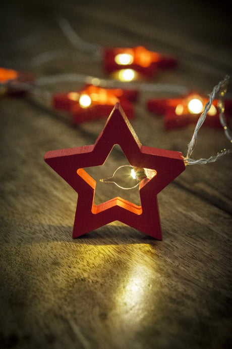 Red star fairy lights strand, 1.8m long with 9 stars, ideal for festive decor and year-round ambiance, battery-operated.