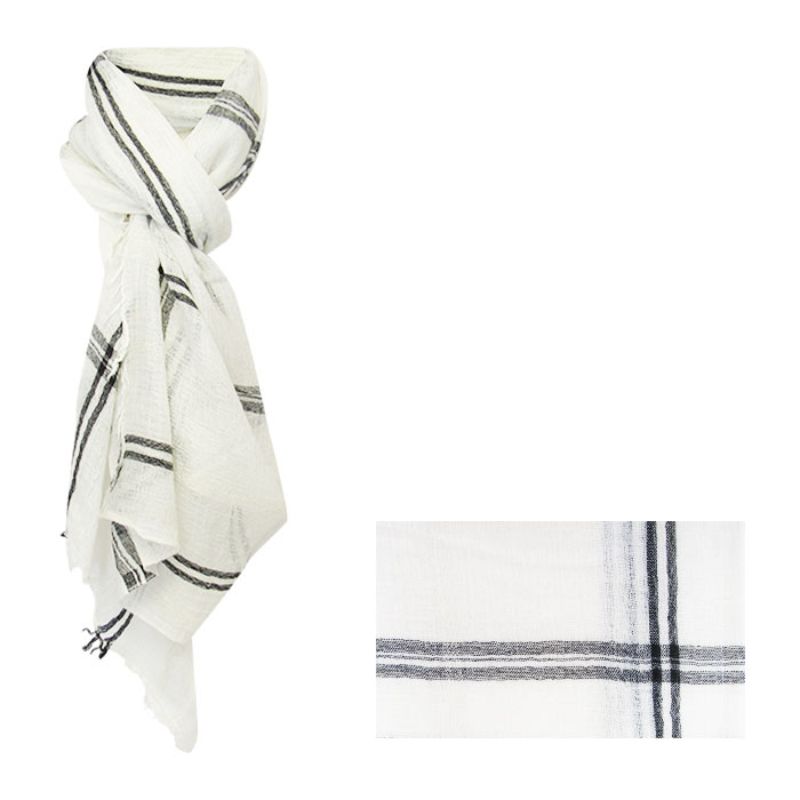 Luxurious white check scarf, 95 x 195 cm, lightweight wool blend with fringed edges, perfect for versatile styling.