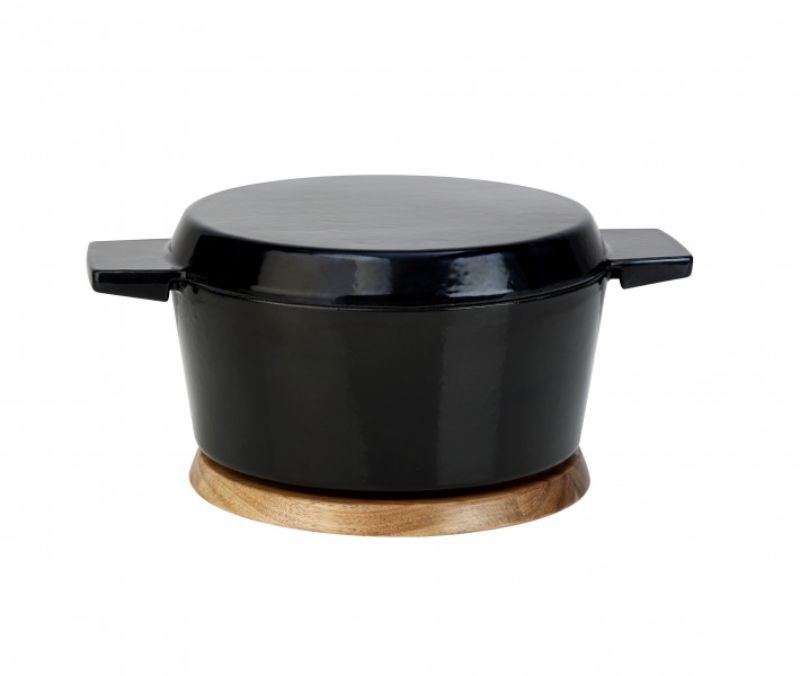 Magnetic Acacia trivet (24cm) for easy oven-to-table serving, protects surfaces with elegance and functional design.