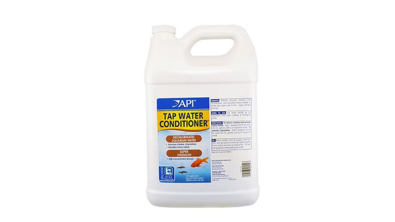 Aquatic API Tap Water Conditioner 3.8L bottle for detoxifying aquarium water and neutralizing harmful chemicals.