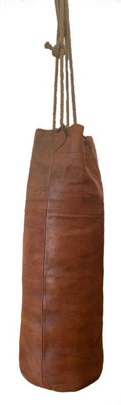 Vintage-style leather boxing bag (76cm) in light brown, durable construction with aged charm, perfect for rustic decor and workouts.