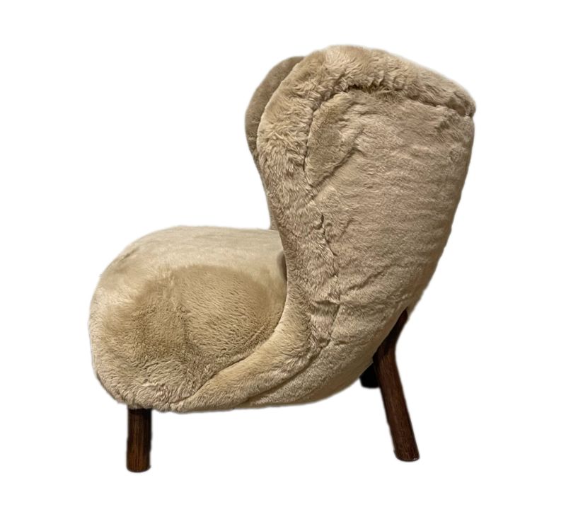 Cozy ARMCHAIR - SHERPA with soft fabric, modern design, and sturdy frame, perfect for relaxing in style.