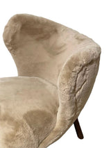 Luxurious ARMCHAIR - SHERPA in soft fabric, modern design, perfect for cozy reading or movie nights; size 810 x 790 x 860mm.