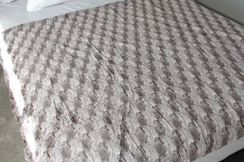 Luxurious chocolate-colored Raked Sands Fur Throw Blanket, 150 x 180 cm, cozy micro mink, perfect for home decor and warmth.