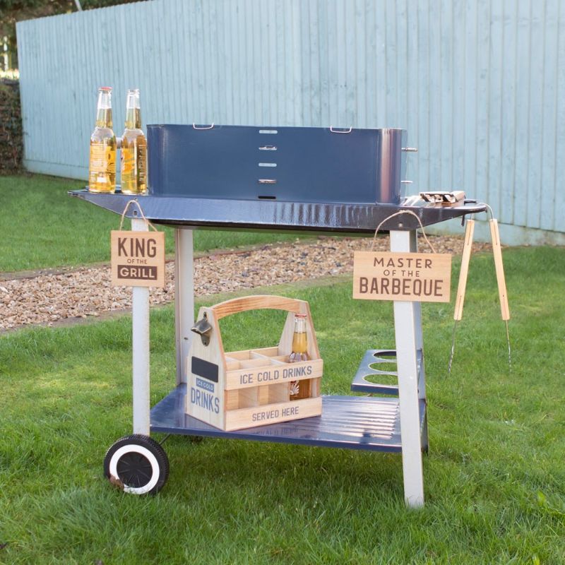 Square hanging sign with 'King of the Kitchen' phrase, ideal for grilling enthusiasts and stylish kitchen decor.
