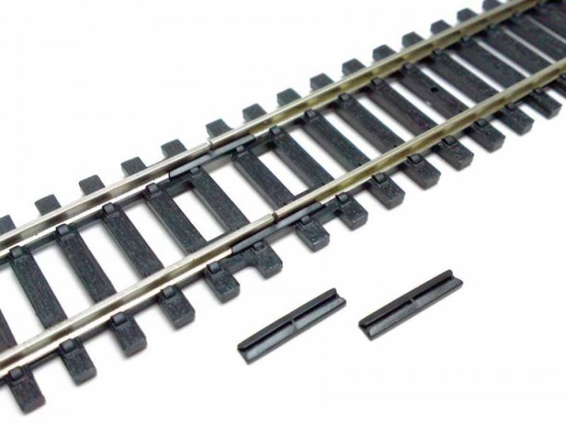 Hornby Insulated Fishplates (12) for model trains, ensuring electrical isolation and smooth operation in railway layouts.