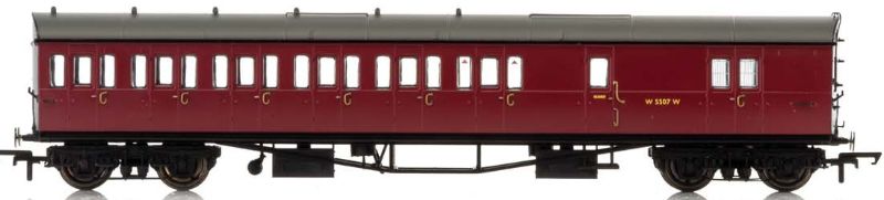 Hornby Collett 57' BE D98 left-hand brake third model, showcasing intricate detail and classic British rail design.