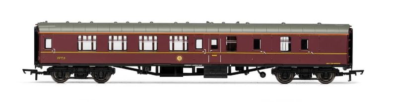 Hornby Hogwarts Mk1 BSK 99312 model train coach, enhancing miniature layouts with intricate details from the wizarding world.