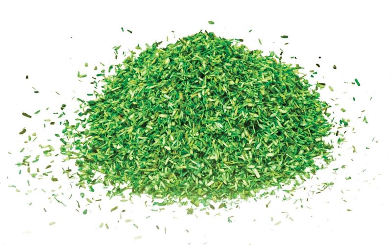 Lush green scatter medium for model railways, ideal for adding realistic detail and vibrant scenery to dioramas.