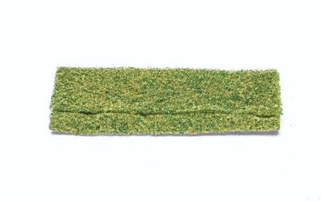 Lush light green wild grass model scenery for realistic train layouts and dioramas, measuring 11cm x 27.6cm x 2.8cm.