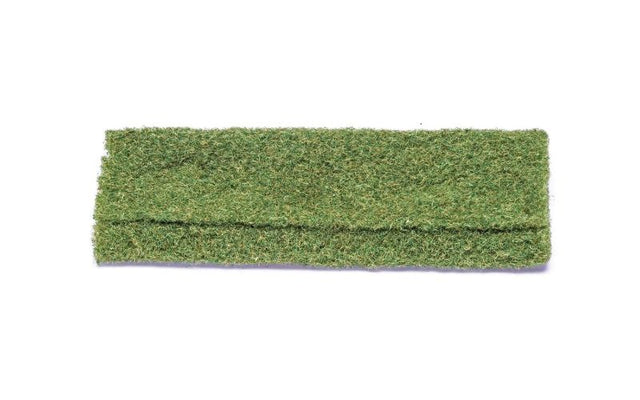 Dark green wild grass foliage for model train layouts, enhancing realism in 1:76 scale dioramas and landscapes.