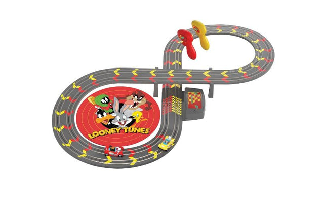 Slot Cars & Accessories Set featuring Bugs Bunny and Daffy Duck in a battery-powered race on a 256cm figure-eight track.