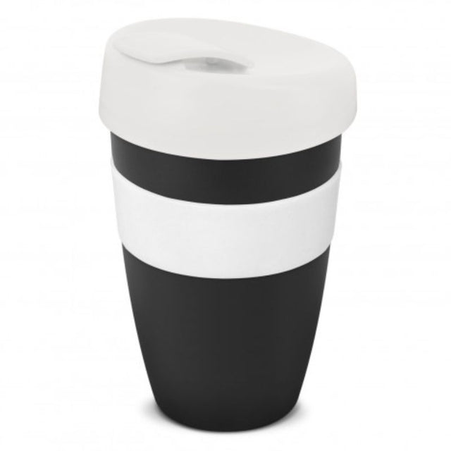 Set of 6 black and white 480ml reusable coffee cups with heat-resistant silicone bands and splashproof lids.
