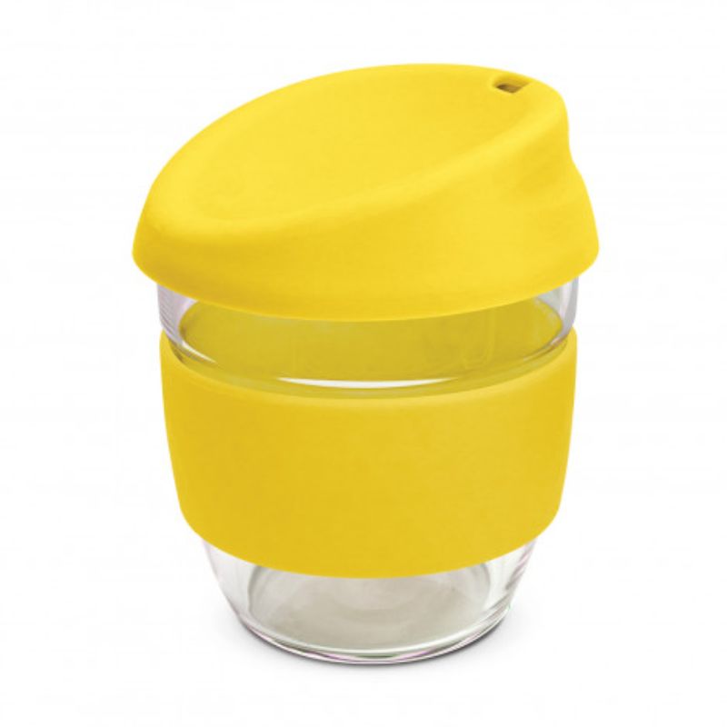 Set of 3 yellow borosilicate glass coffee cups, 250ml, with silicone lid and band for sustainable, stylish enjoyment.