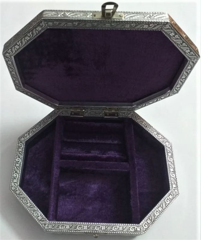 Handcrafted silver jewellery box with serene Buddha motif, measuring 22.86x17.78x5.08cm, perfect for elegant storage.