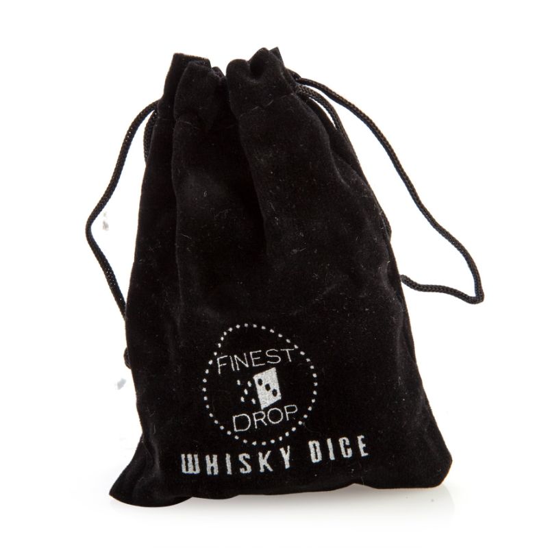 Set of 4 dice-shaped whisky stones in a velvet bag, designed to chill drinks without dilution, perfect for any beverage.