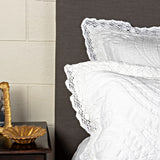 Elegant Secchi Queen Quilt with crochet lace border, made from cotton, viscose, and silk, measuring 265 x 270 cm.