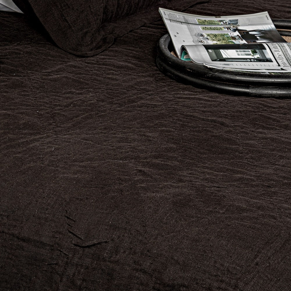 Kyler Queen Quilt in asphalt, a soft stone-washed linen cover, 240x220cm, blends comfort and style for any bedroom.