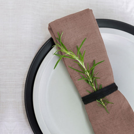 Set of 4 100% linen napkins in Wood Rose color, 50x50cm, perfect for elegant dining and easy care.