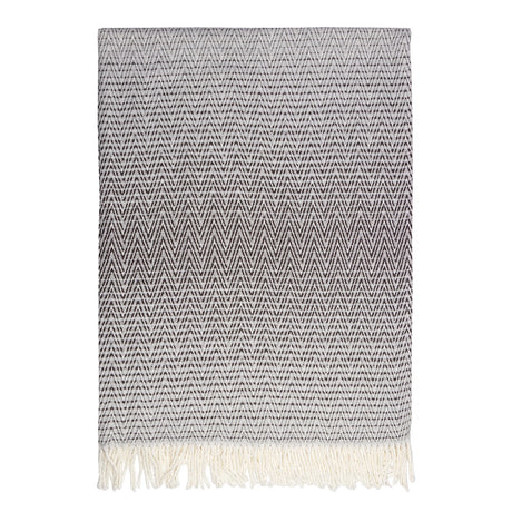 Luxurious 127 x 178 cm throw, made from 50% cotton and 50% acrylic, evoking nature's beauty, perfect for cozy nights.