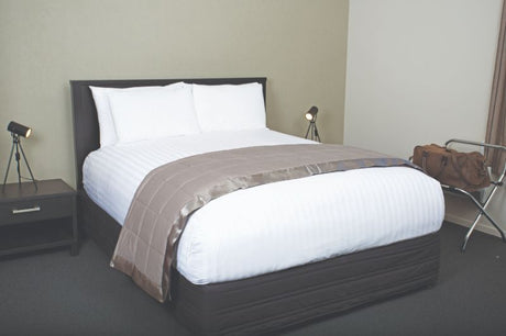 Soft taupe Deluxe Blanket - Oasis Queen 240cm, quilted, eco-friendly microfiber, 150gsm fill, perfect for warm climates.