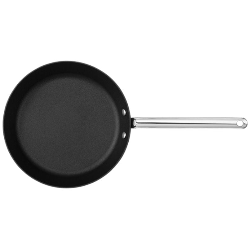 Scanpan Techniq Modern Skillet 26cm with slanted edges, nonstick surface, and ergonomic handle for versatile cooking.