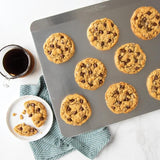 Insulated baking sheet with air layer for even baking, perfect for cookies, pizzas, and roasting vegetables.