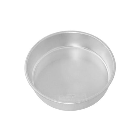 Nordic Ware Naturals Layer Cake Pan, 24.5cm, natural aluminum, ideal for even baking and creating beautiful tiered cakes.