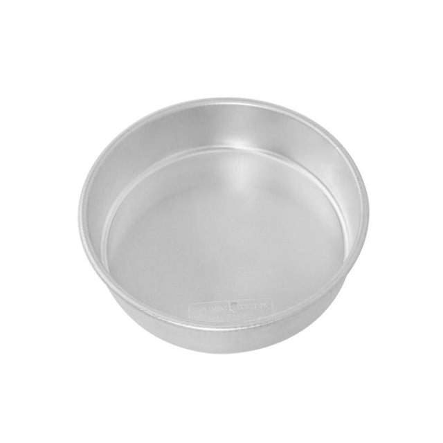 Nordic Ware Naturals Layer Cake Pan, 24.5cm, natural aluminum, ideal for even baking and creating beautiful tiered cakes.