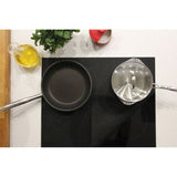 Induction hob protector mat (52cm x 29.5cm) to prevent scratches, made of flexible, heat-resistant silicone.