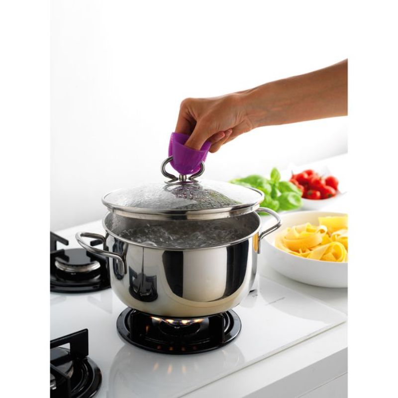 Purple Mastrad silicone finger guards offering heat protection, non-slip grip, and flexibility for safe cooking.