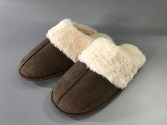 Cozy brown women's fur slippers with memory foam, durable sole, ideal for warmth and comfort in size 5-6 US.