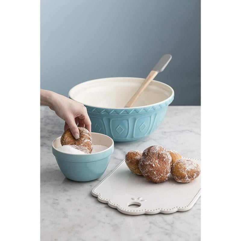 Vibrant turquoise 29cm Mason Cash mixing bowl, chip-resistant earthenware with a patterned exterior for enhanced grip and style.